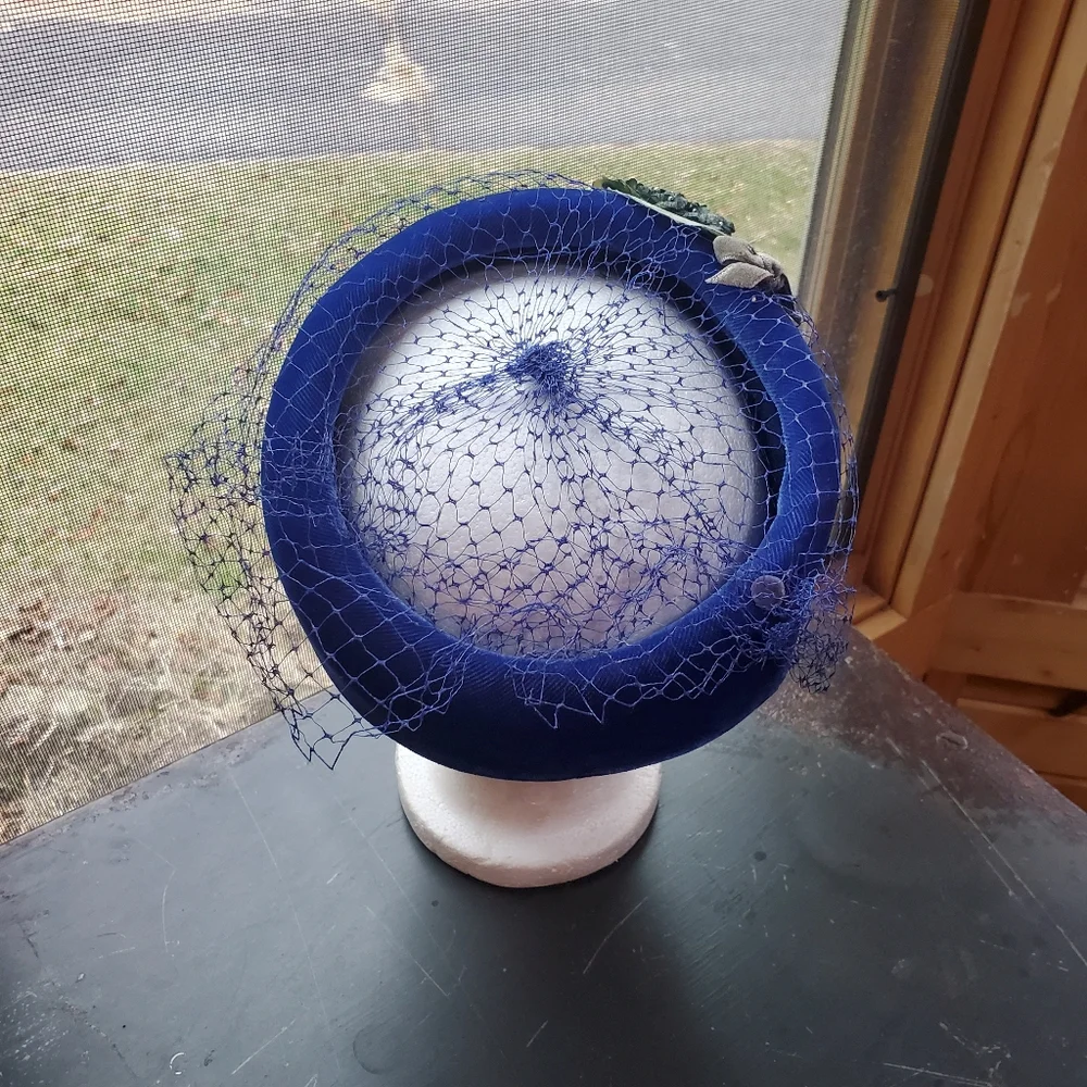 1950s‎ Union Made Blue Velvet, Floral Applique Hat - Picture 4 of 7